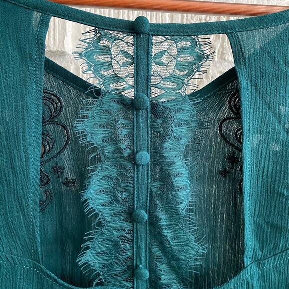 BoxLunch Harry Potter Wands Fashion Top Green Ruffle Sleeve Blouse Shirt S NWT - Picture 6 of 7